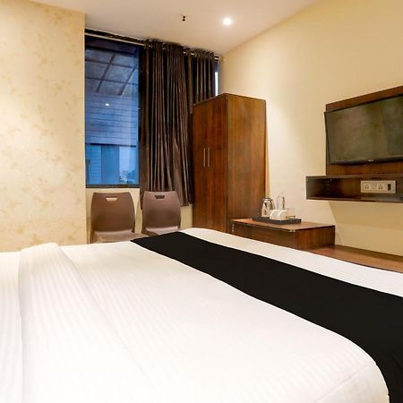 OYO Flagship 74901 Hotel Kumkum Palace Bhatha Exterior foto