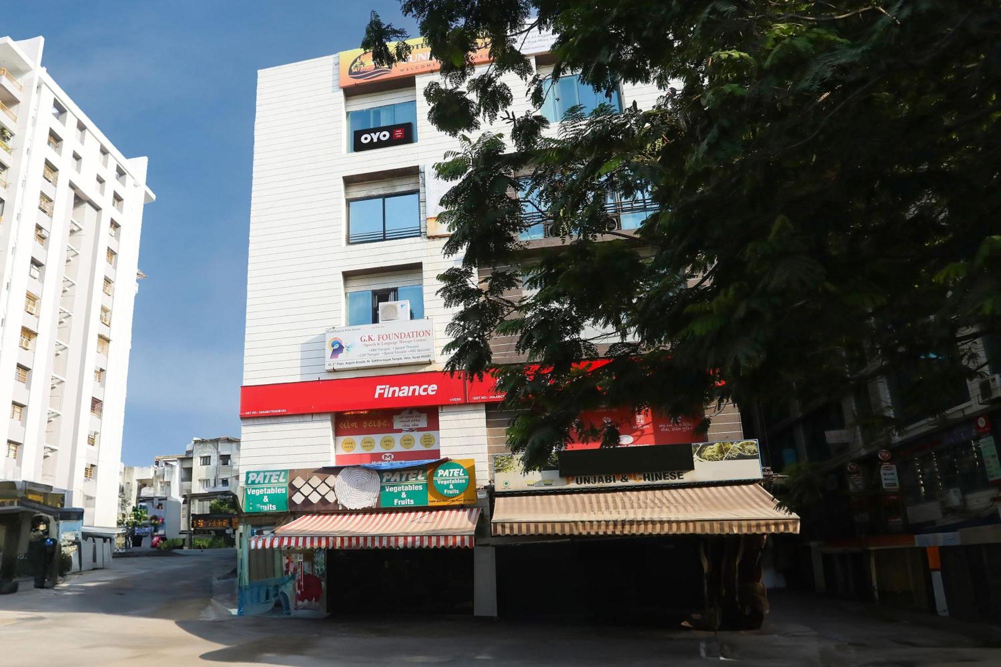 OYO Flagship 74901 Hotel Kumkum Palace Bhatha Exterior foto