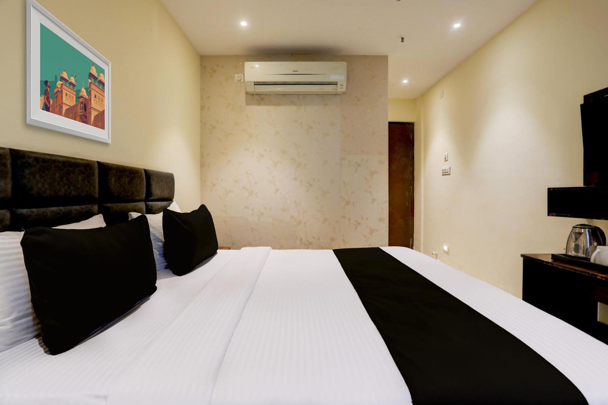 OYO Flagship 74901 Hotel Kumkum Palace Bhatha Exterior foto