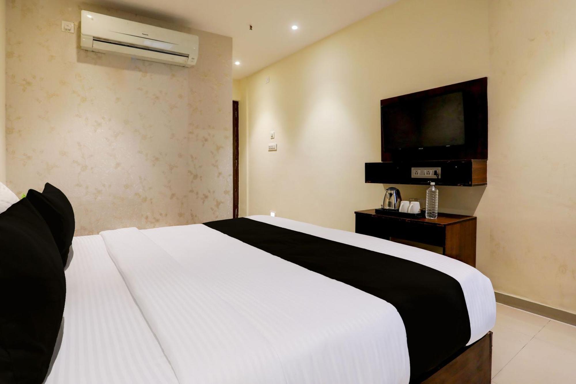 OYO Flagship 74901 Hotel Kumkum Palace Bhatha Exterior foto