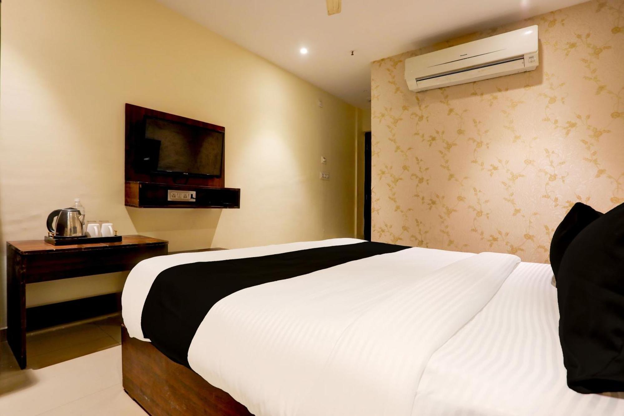 OYO Flagship 74901 Hotel Kumkum Palace Bhatha Exterior foto