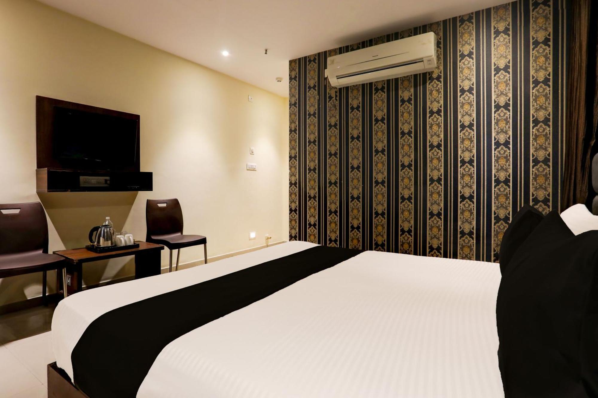 OYO Flagship 74901 Hotel Kumkum Palace Bhatha Exterior foto