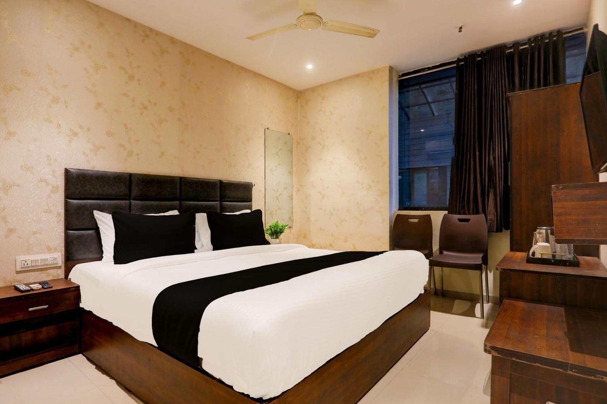 OYO Flagship 74901 Hotel Kumkum Palace Bhatha Exterior foto