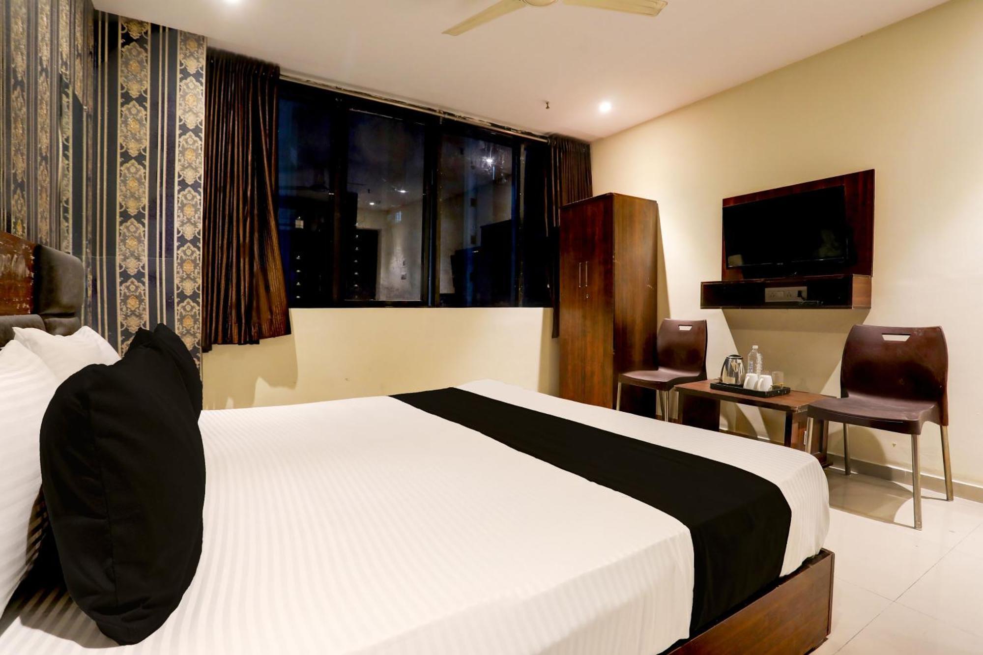 OYO Flagship 74901 Hotel Kumkum Palace Bhatha Exterior foto