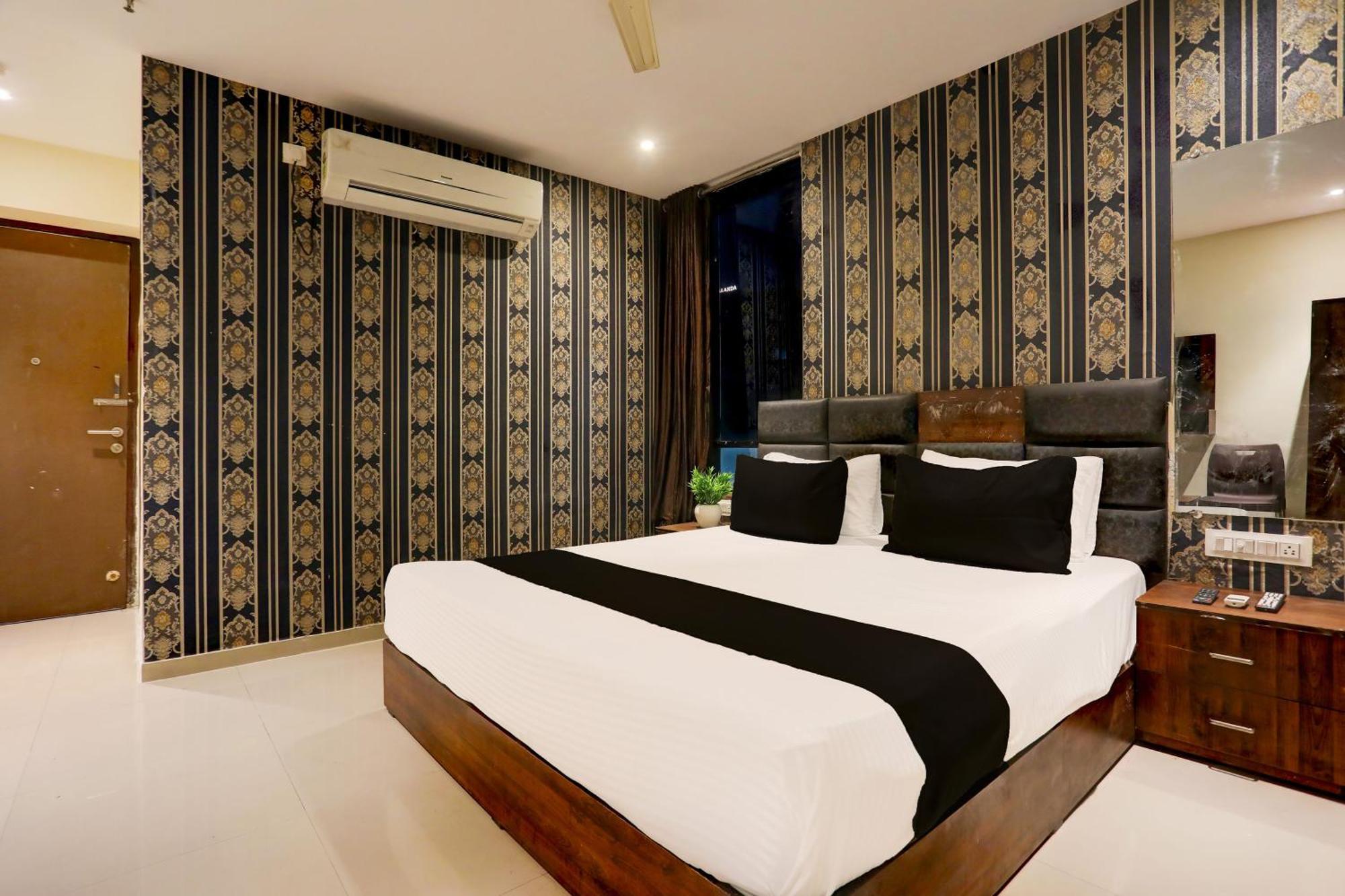 OYO Flagship 74901 Hotel Kumkum Palace Bhatha Exterior foto