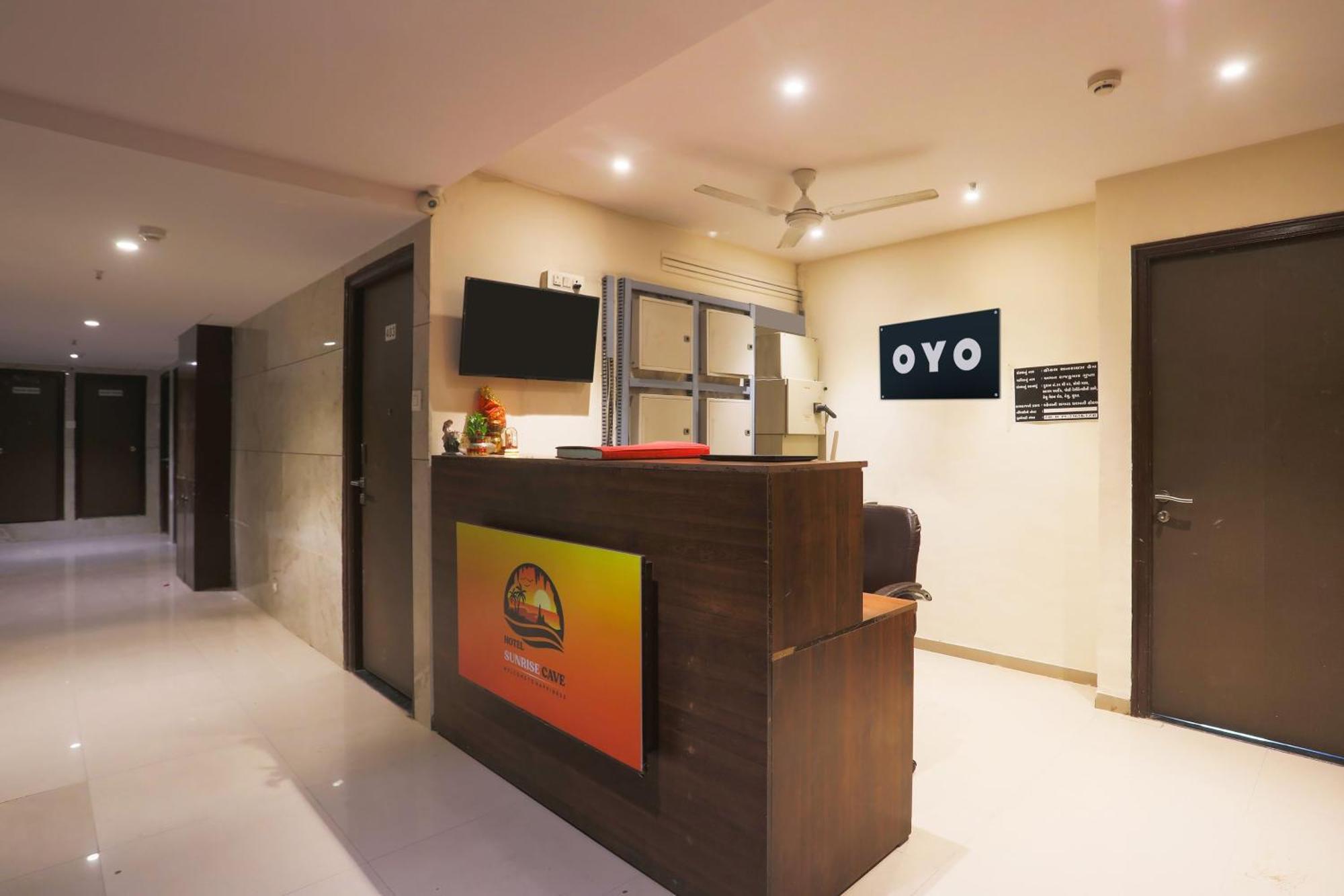 OYO Flagship 74901 Hotel Kumkum Palace Bhatha Exterior foto