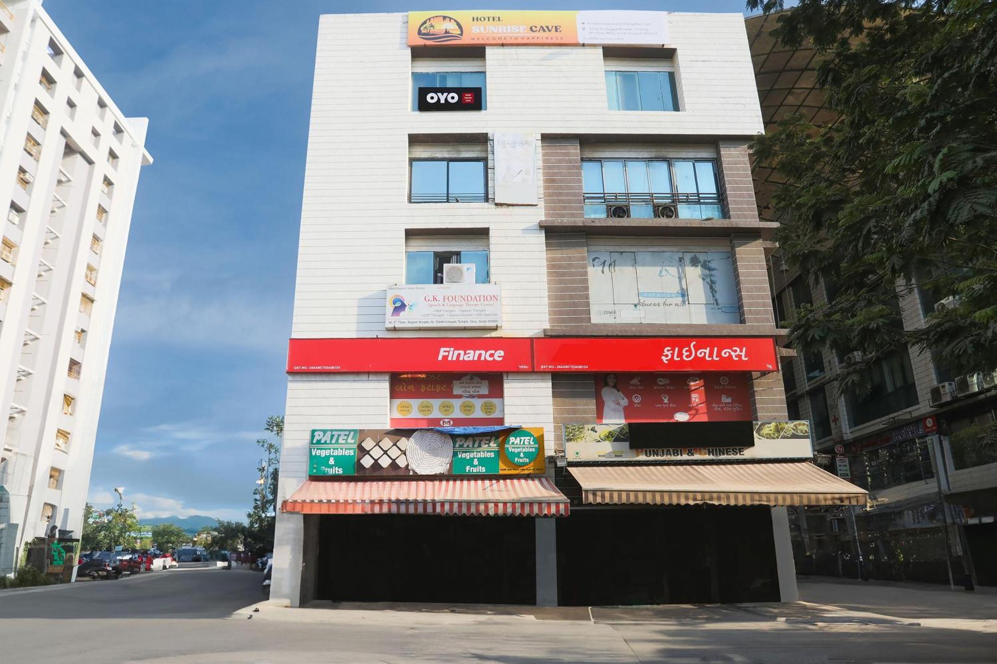 OYO Flagship 74901 Hotel Kumkum Palace Bhatha Exterior foto