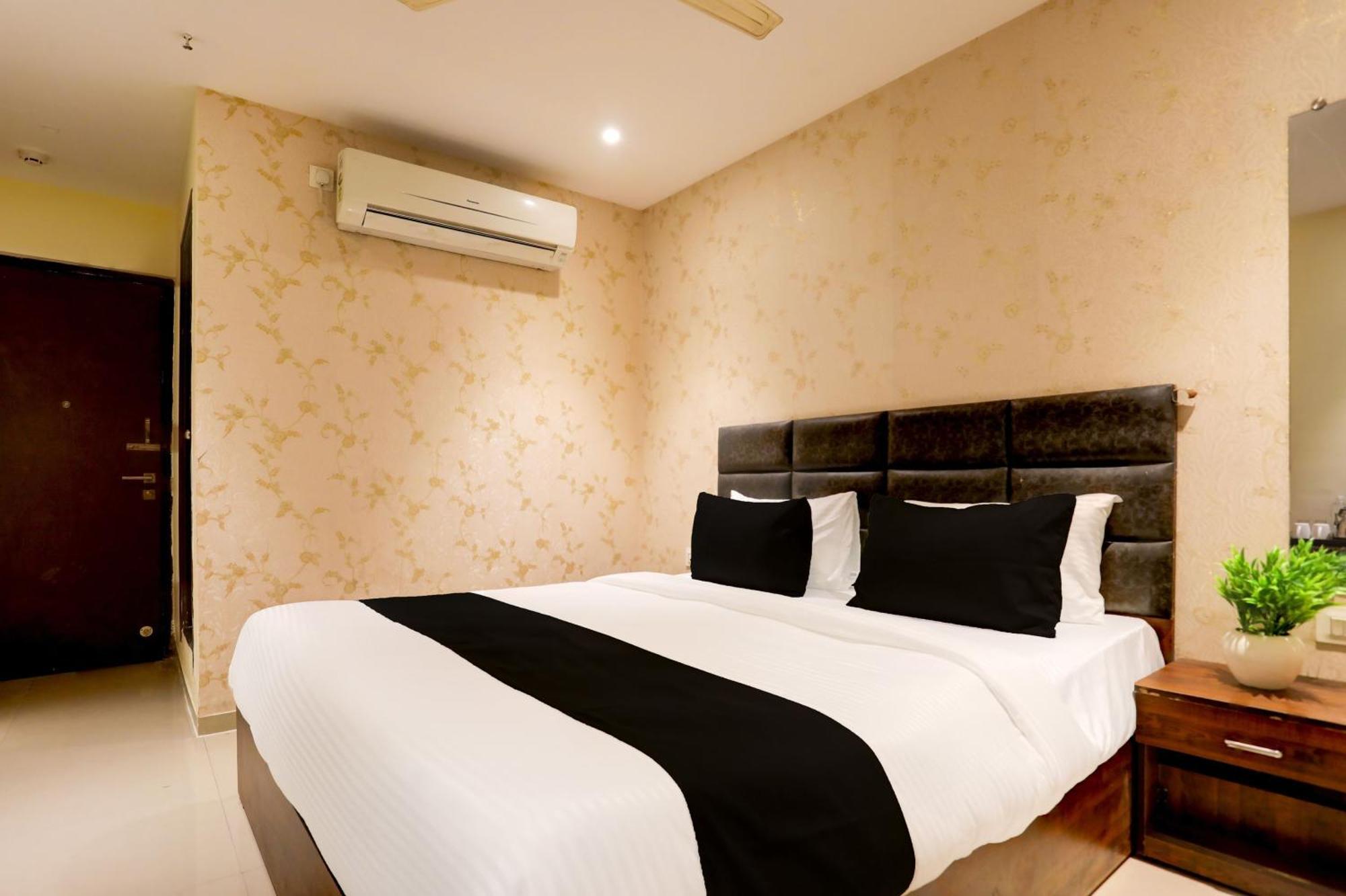 OYO Flagship 74901 Hotel Kumkum Palace Bhatha Exterior foto